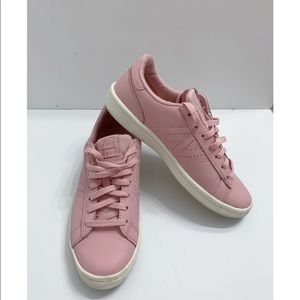 NEW BALANCE SNEAKERS LIKE NEW